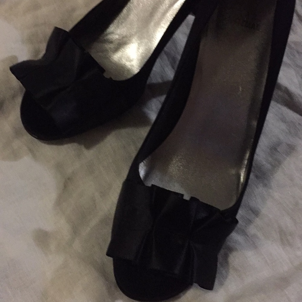 Stuart Weitzman heels, amazing condition!
